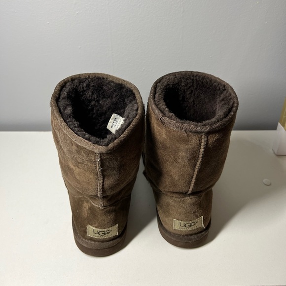 Chocolate Brown Uggs Classic Size 7 - Picture 7 of 11